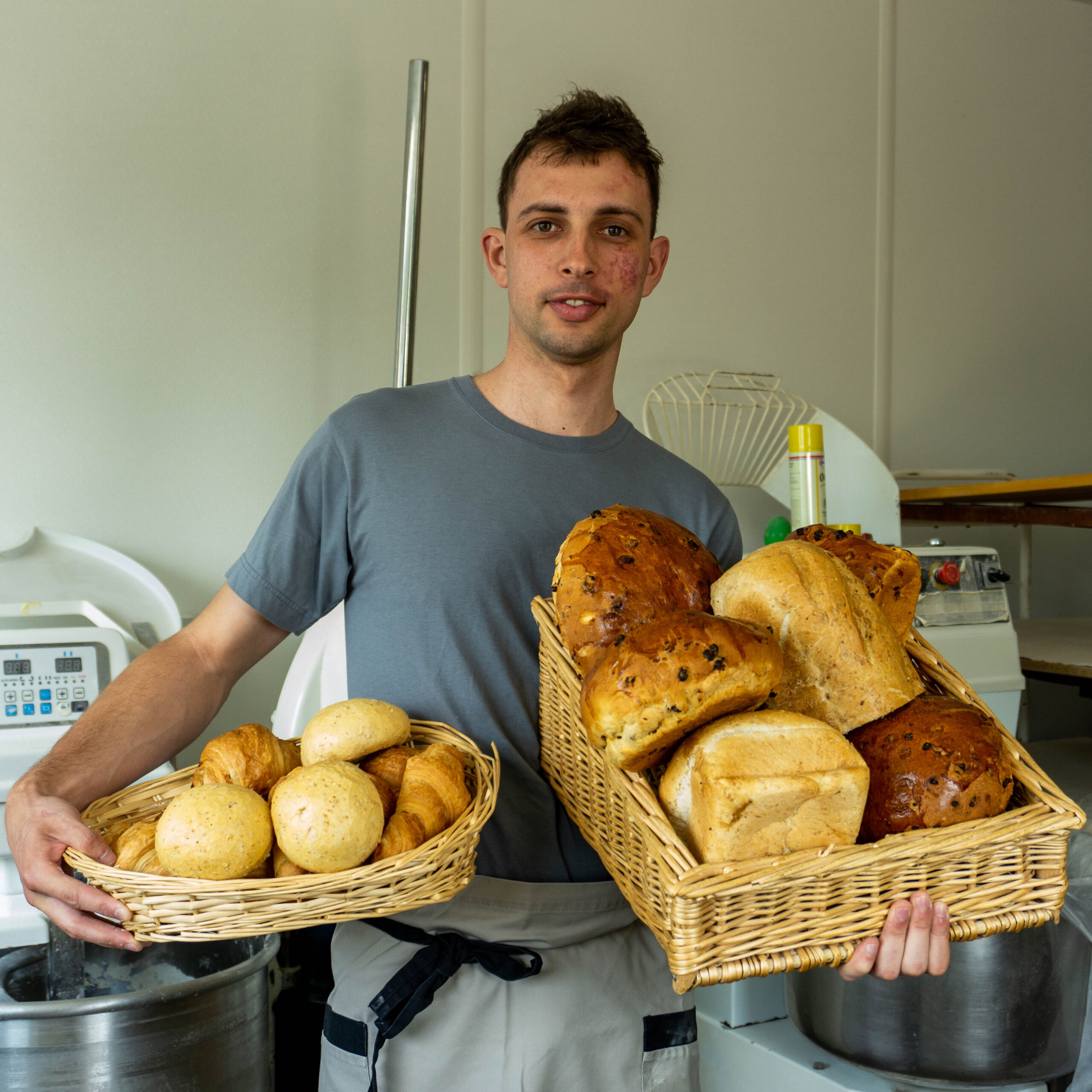 Jonas Bryon, zaakvoerder en bakker van Bakkerij Bryon in Langemark.