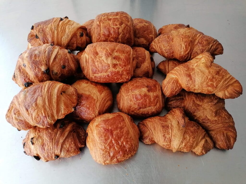 koffiekoeken en croissants